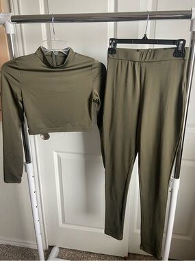 Amazon Olive Green Long-Sleeve Crop Top & High-Waist Leggings Set